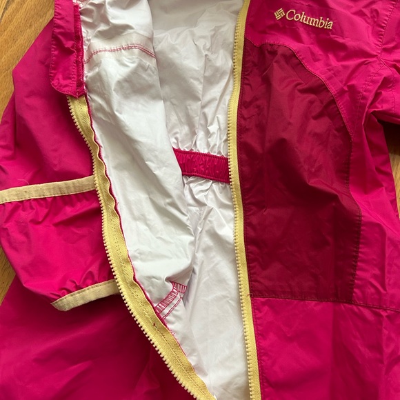 Columbia Kids Fuchsia Raincoat and a bundle of softer 、warm baby clothes - Picture 6 of 8